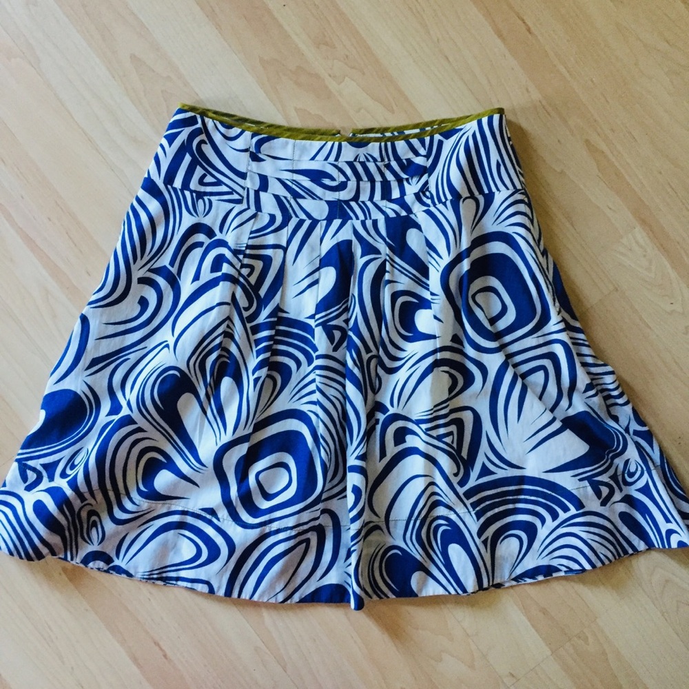 CABi pleated abstract print a line skirt size 4